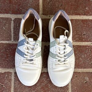 Vionic “Simasa” White Leather Sneakers
